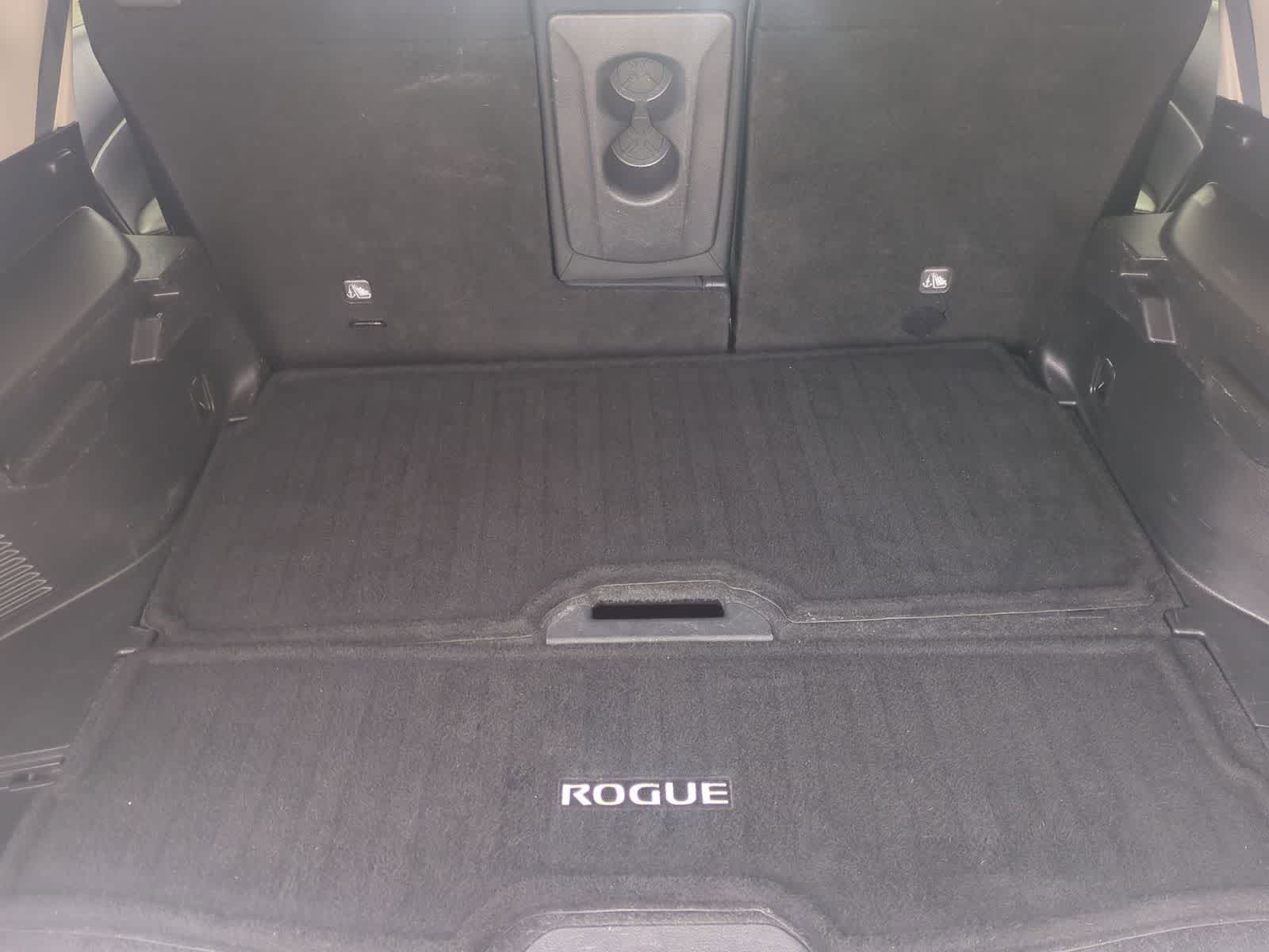 Thumbnail: 2018 Nissan Rogue - 32
