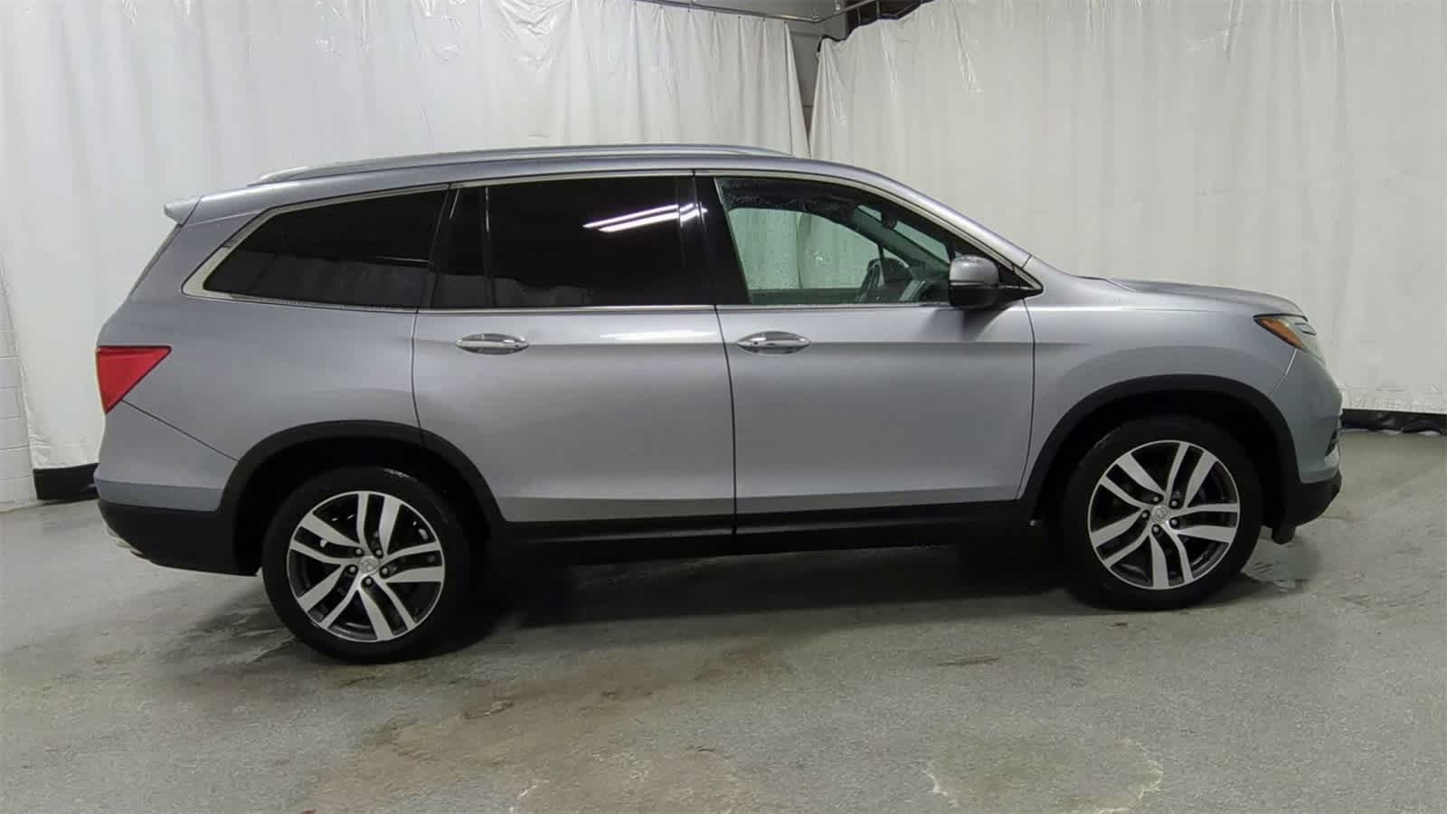 Thumbnail: 2018 Honda Pilot - 9