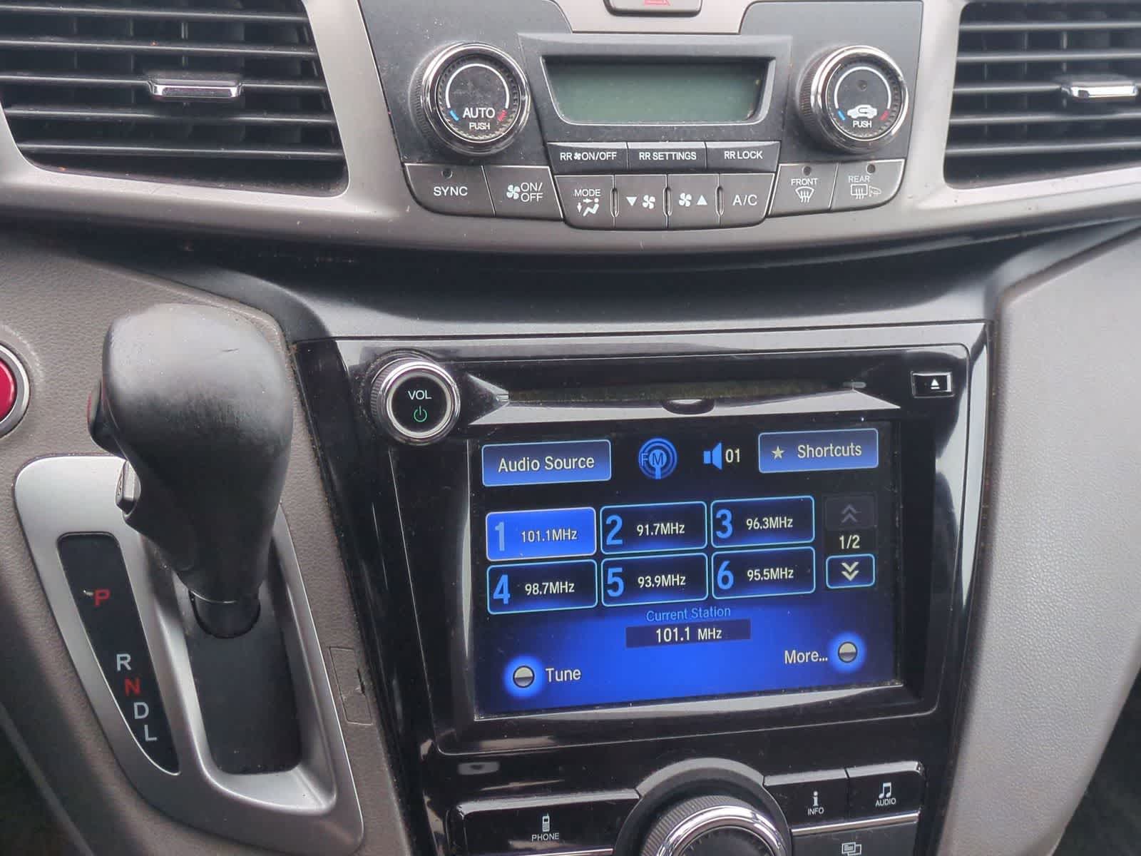 Thumbnail: 2015 Honda Odyssey - 27