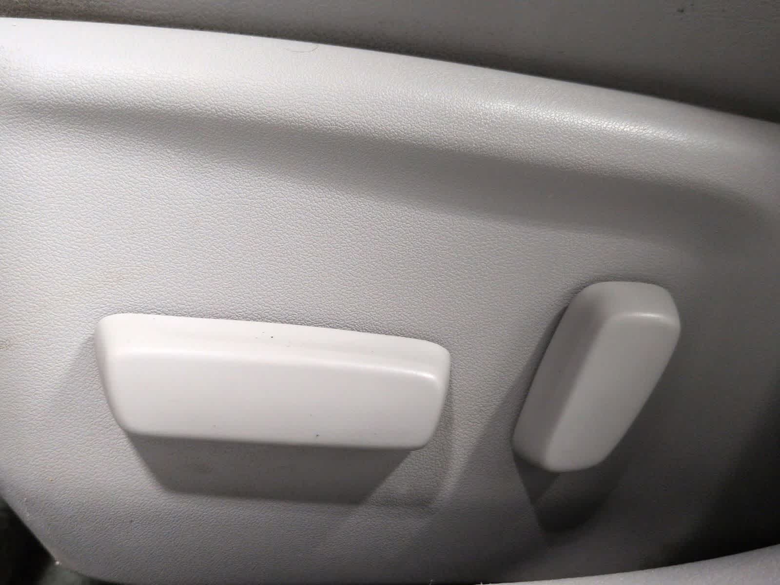 Thumbnail: 2015 Toyota Camry - 18