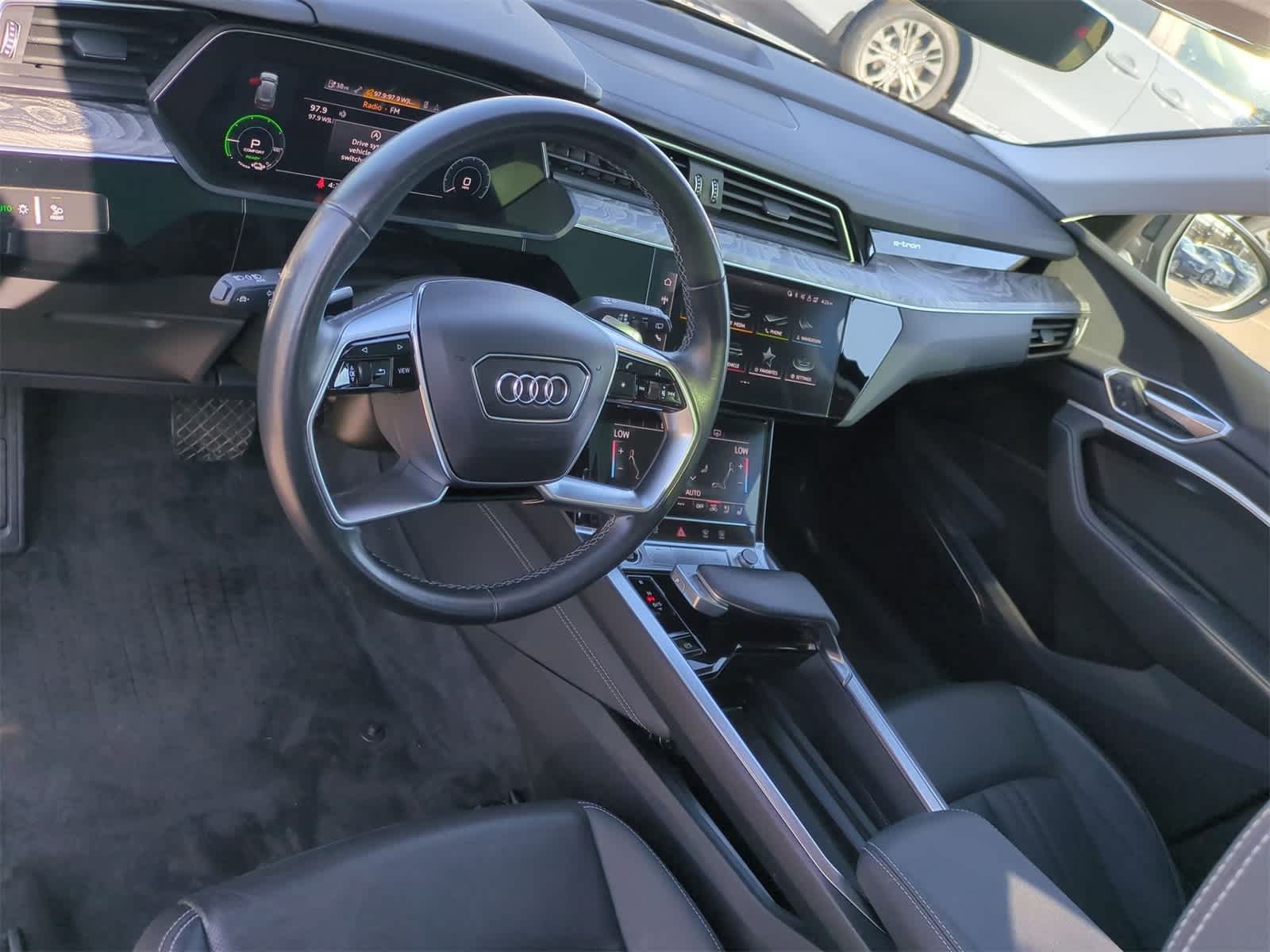 Thumbnail: 2022 Audi e-tron - 10