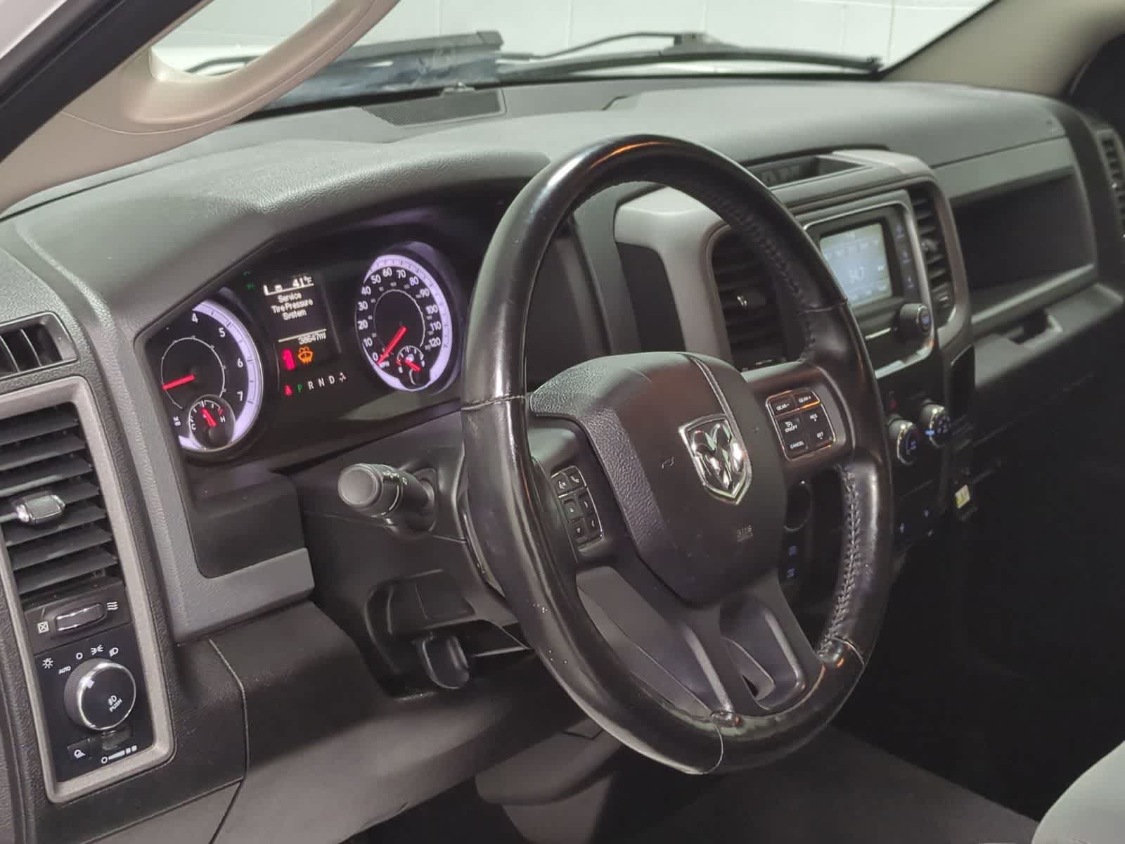 Thumbnail: 2019 RAM 1500 Classic - 10