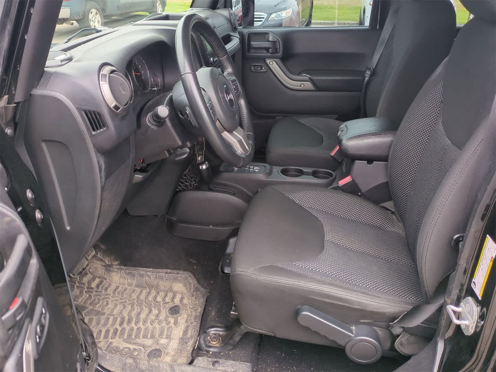 Thumbnail: 2016 Jeep Wrangler - 16