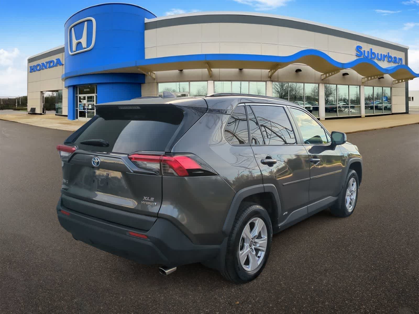 2020 Toyota RAV4 XLE - Photo 8