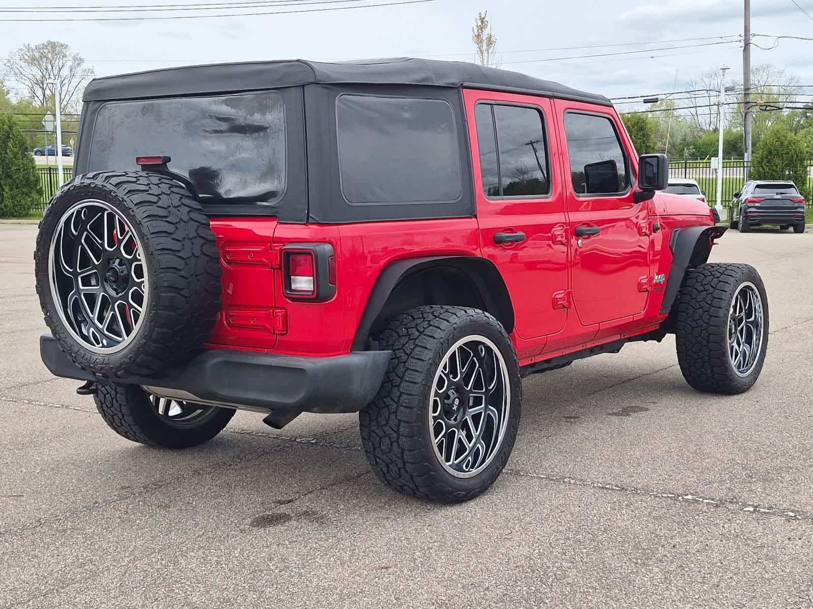 Thumbnail: 2019 Jeep Wrangler - 14