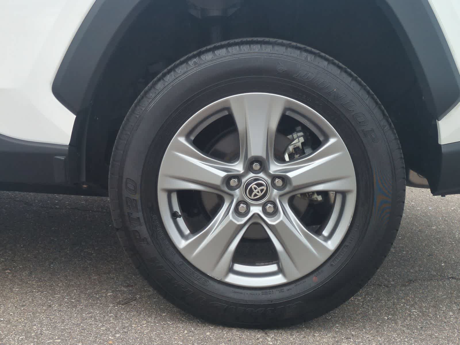 2025 Toyota RAV4 XLE - Photo 14