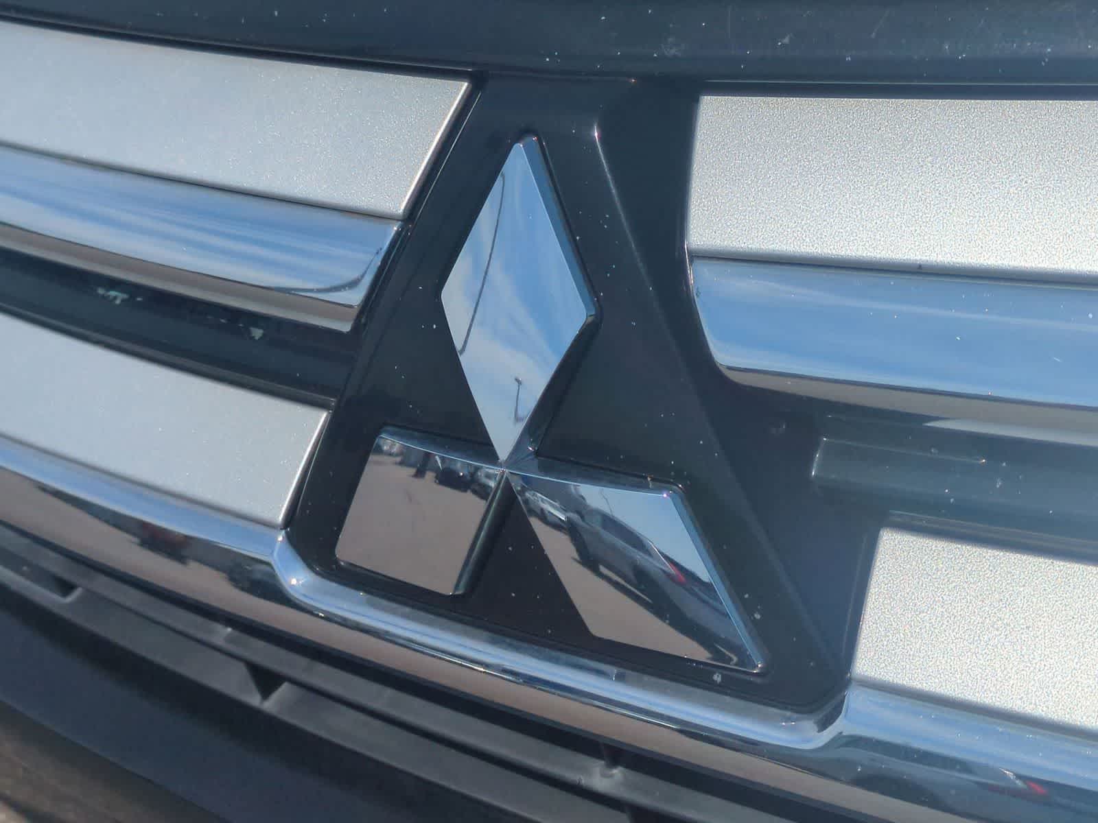 Thumbnail: 2018 Mitsubishi Outlander - 12