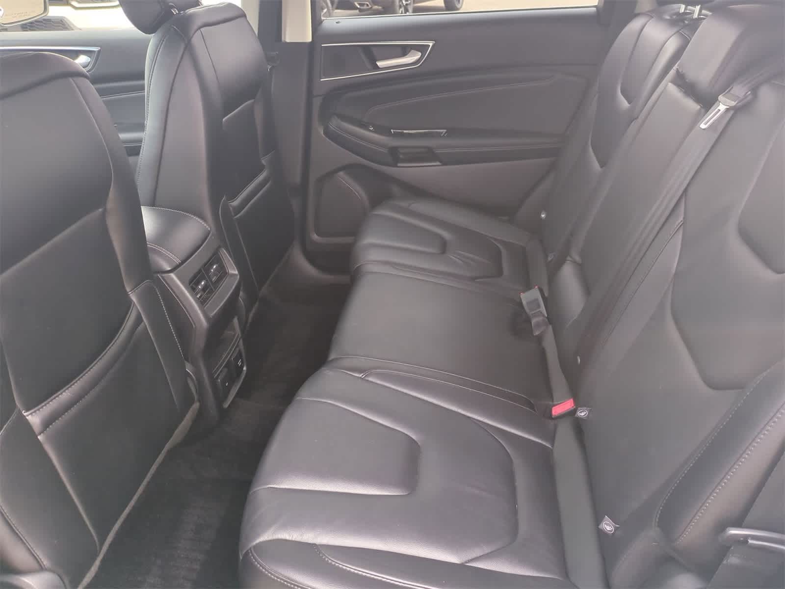 2016 Ford Edge Titanium 19