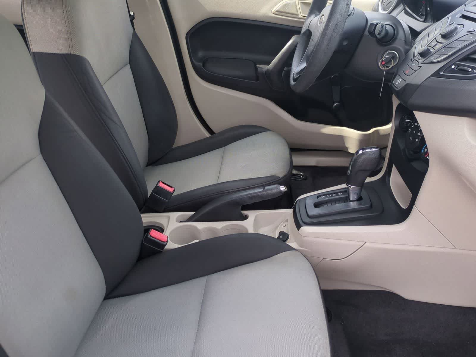 Thumbnail: 2013 Ford Fiesta - 21