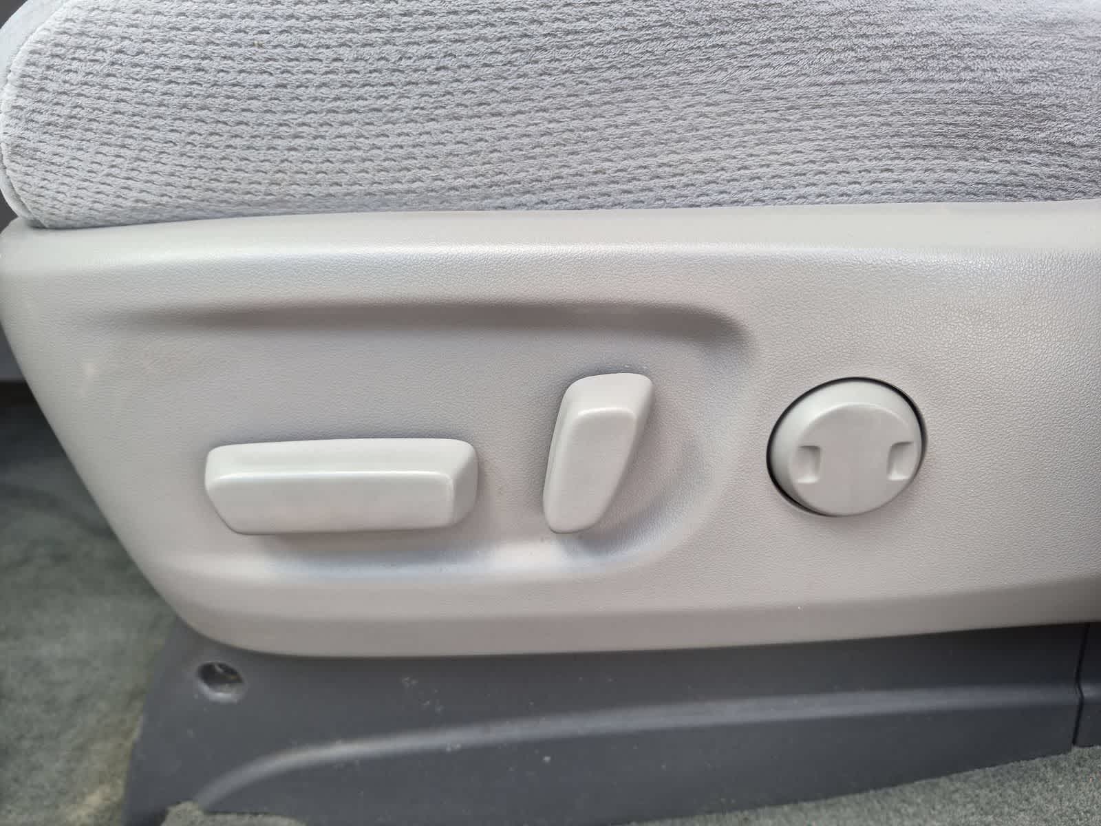 Thumbnail: 2016 Toyota Sienna - 24