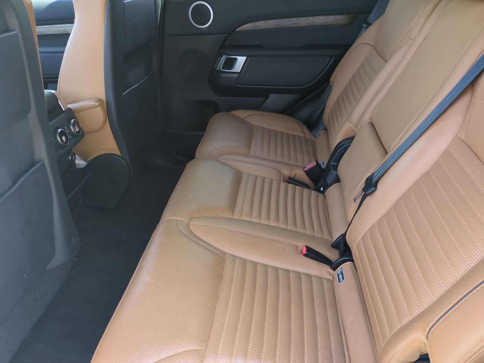 Thumbnail: 2018 Land Rover Discovery - 20