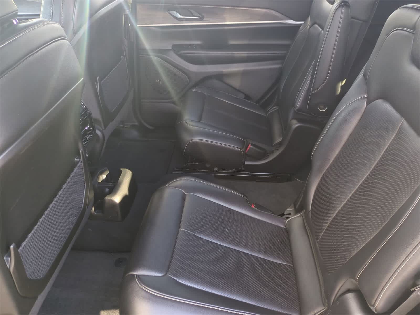 Thumbnail: 2024 Jeep Grand Cherokee L - 21