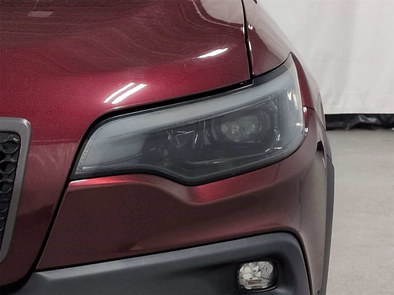 Thumbnail: 2019 Jeep Cherokee - 11