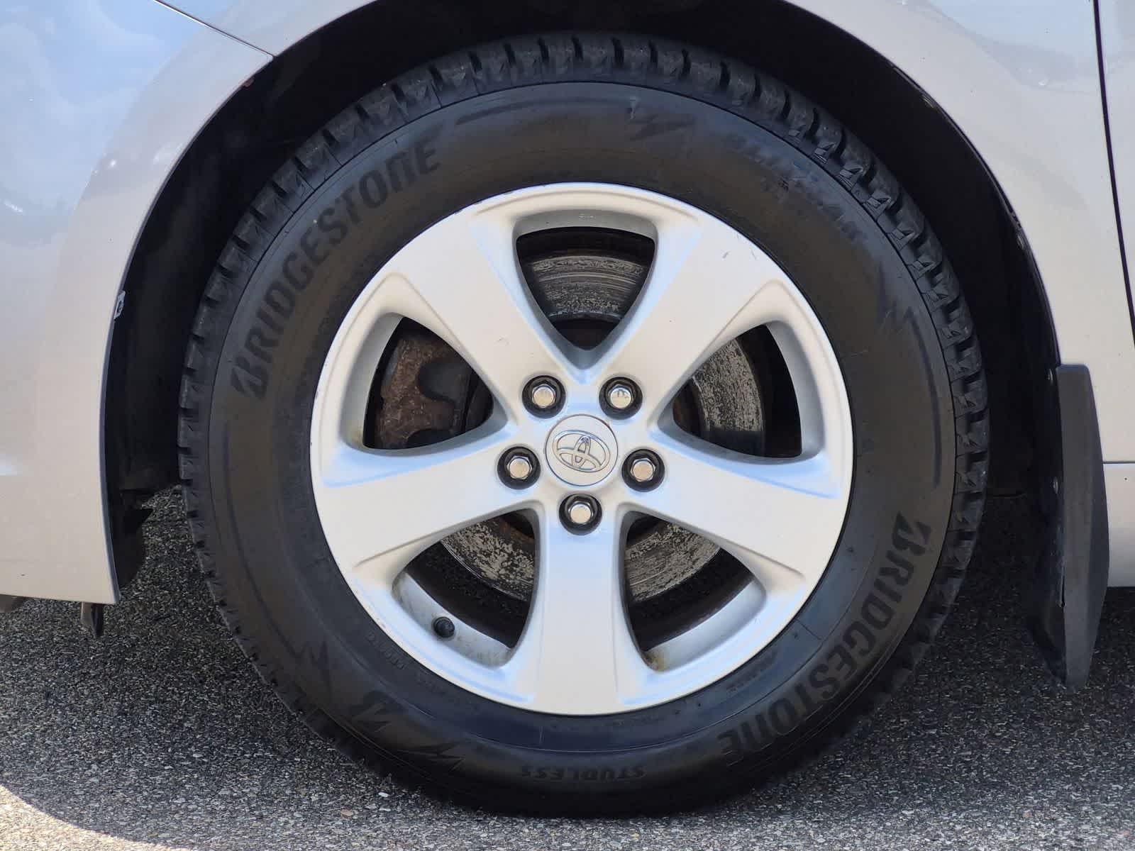 Thumbnail: 2016 Toyota Sienna - 21