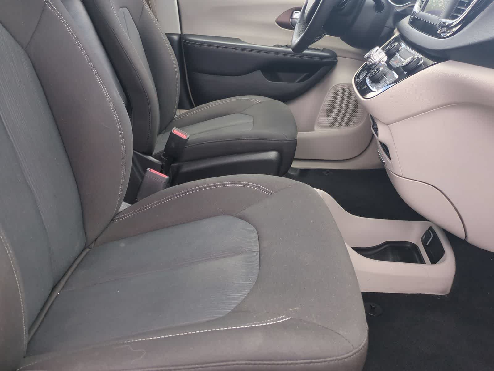 2022 Chrysler Voyager LX - Photo 20