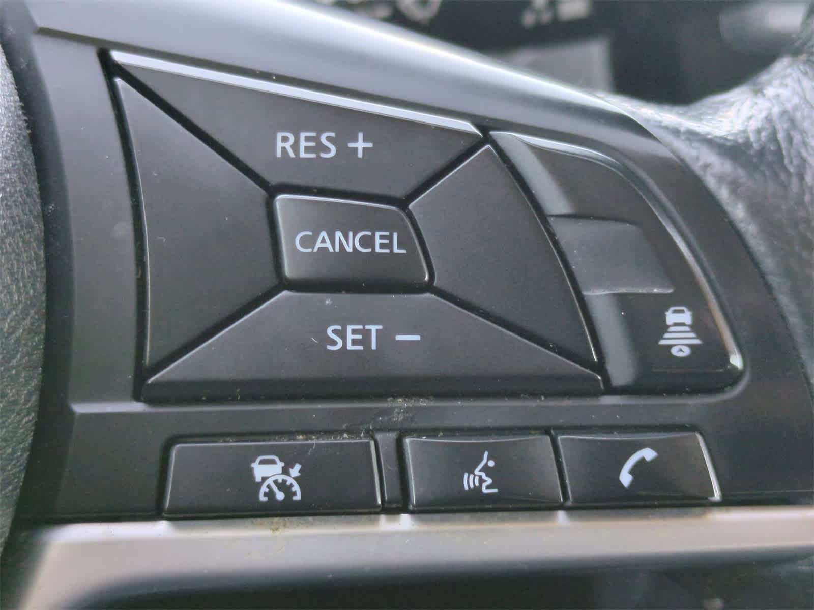 Thumbnail: 2018 Nissan Rogue - 26