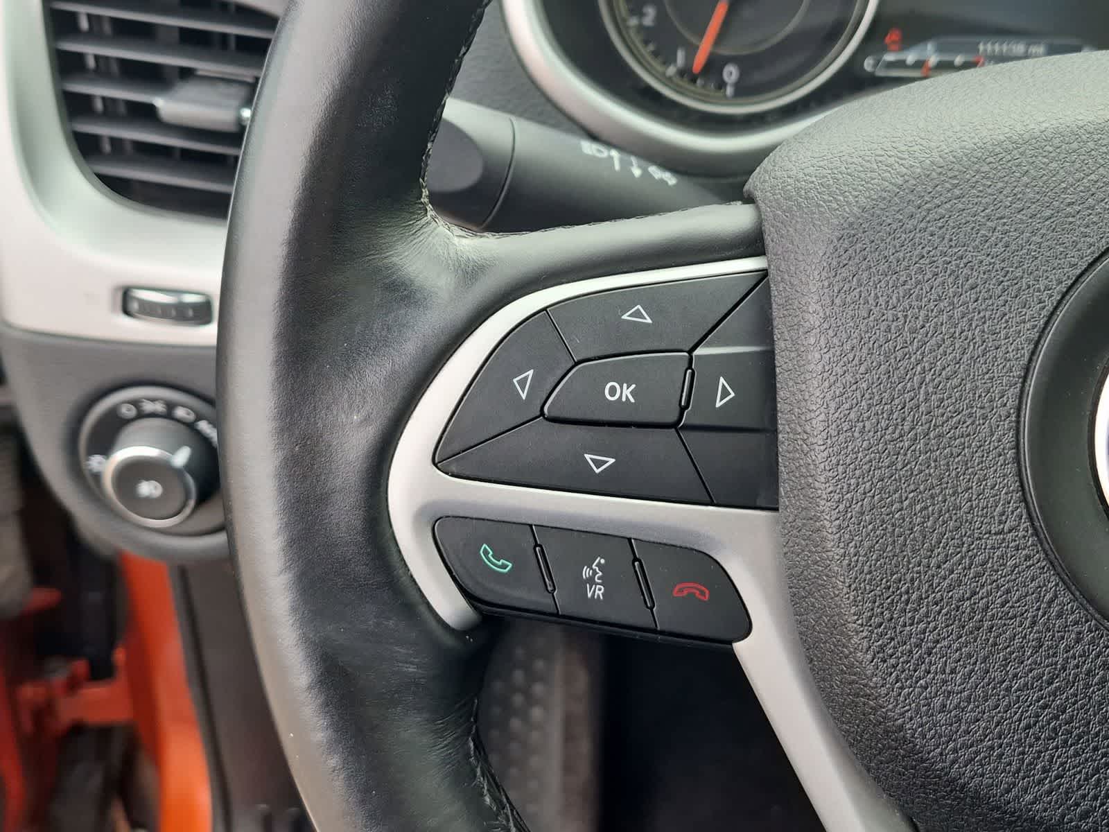 Thumbnail: 2016 Jeep Cherokee - 33