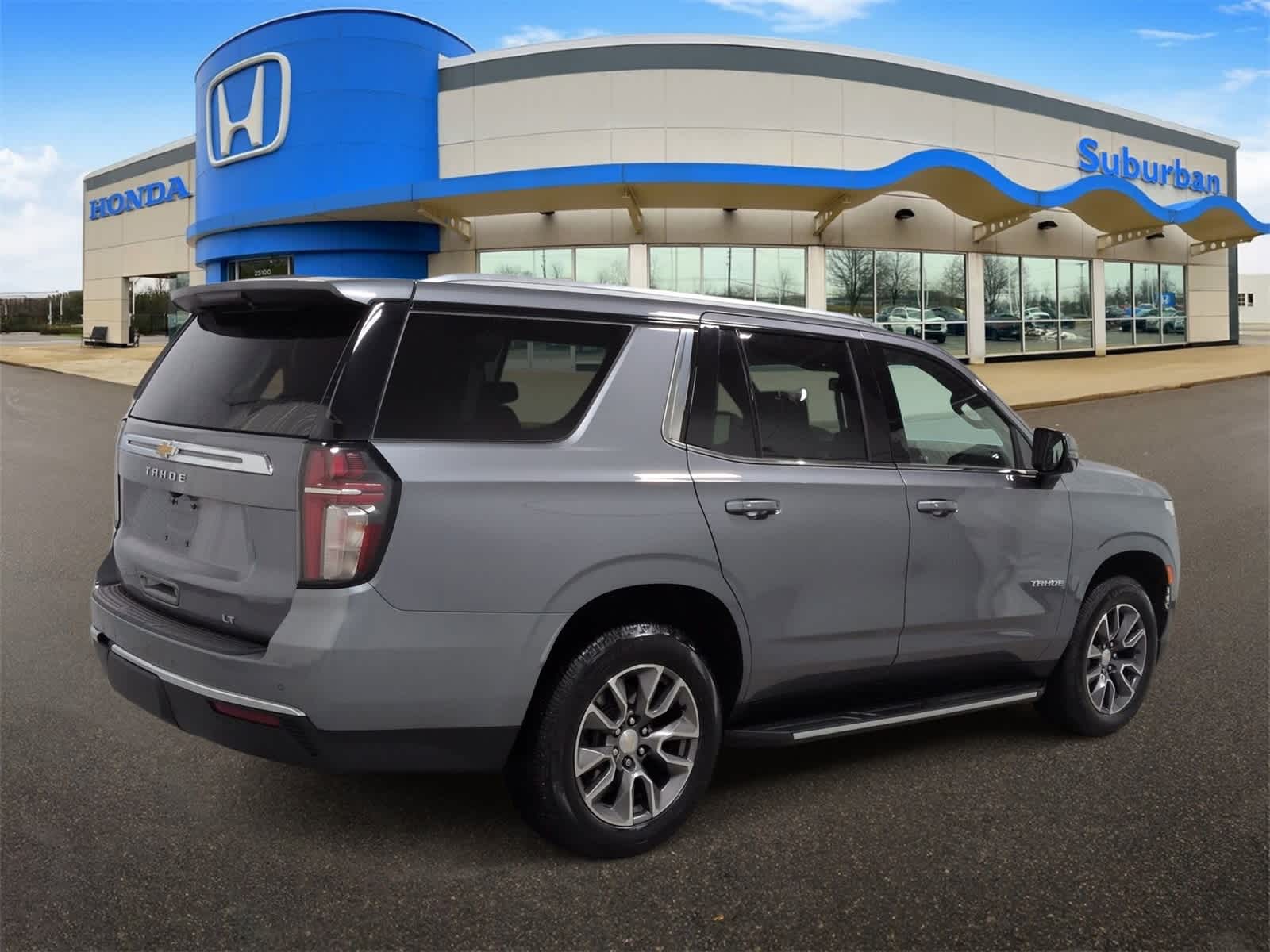 Thumbnail: 2022 Chevrolet Tahoe - 8