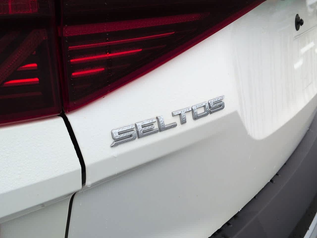 Thumbnail: 2023 Kia Seltos - 12