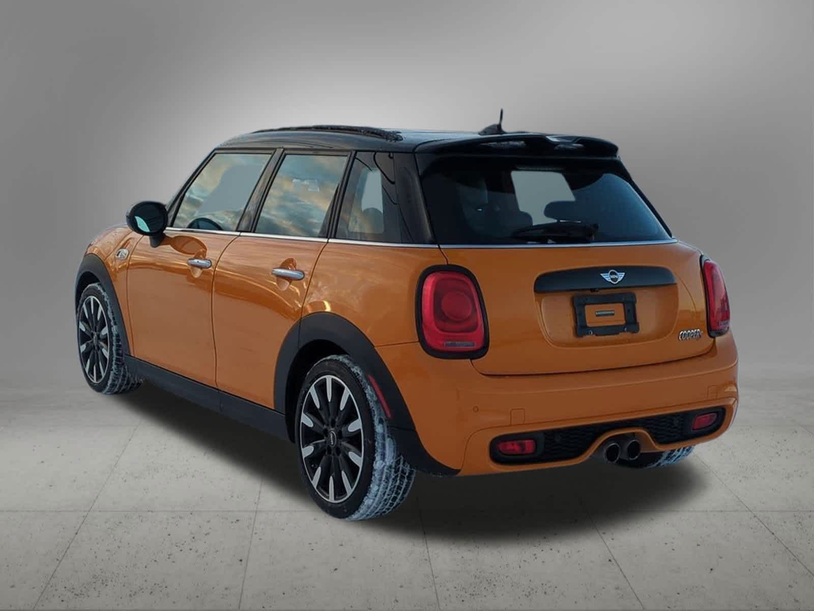 Thumbnail: 2017 MINI Cooper Hardtop - 4