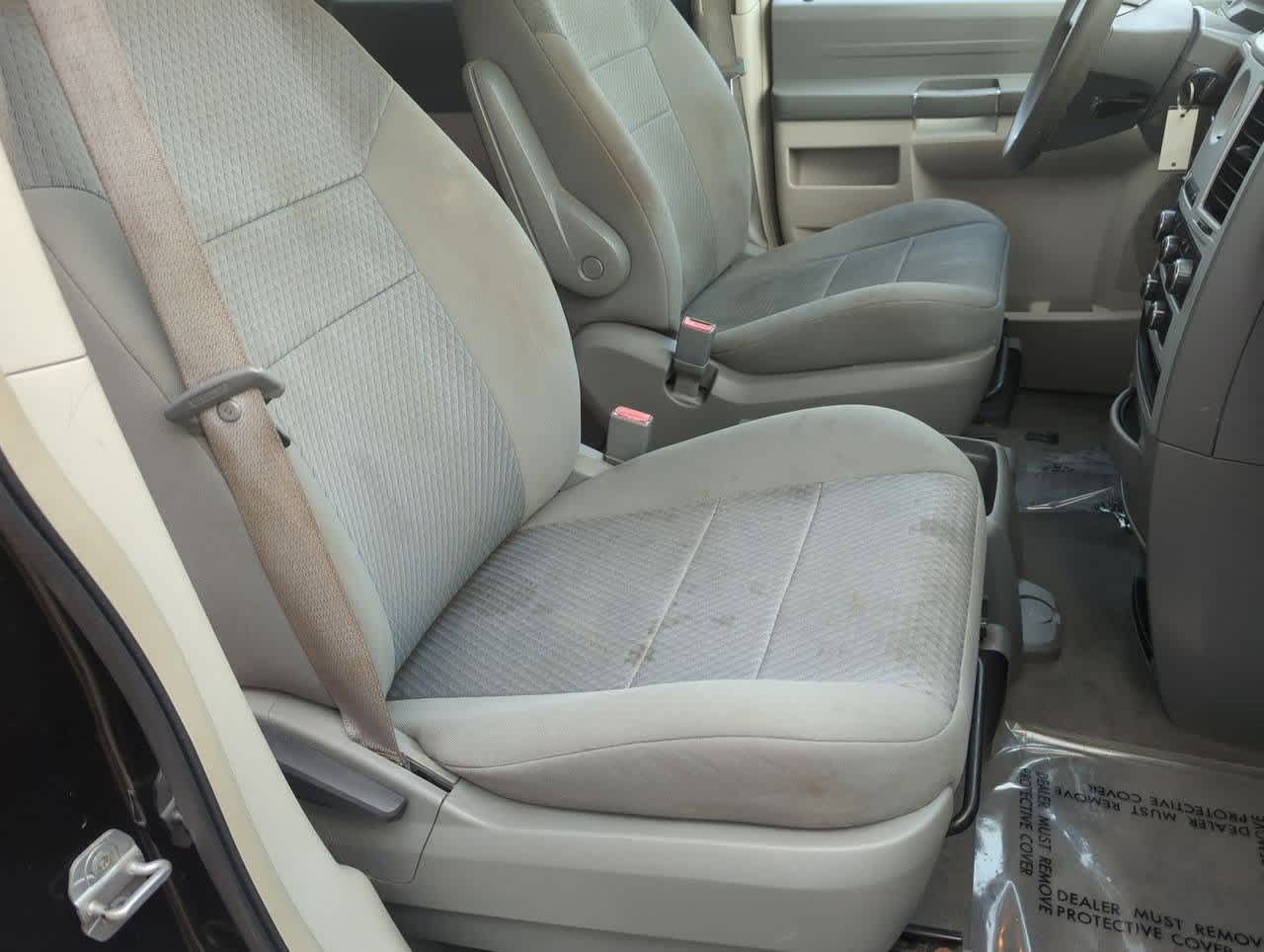 Thumbnail: 2010 Chrysler Town & Country - 19