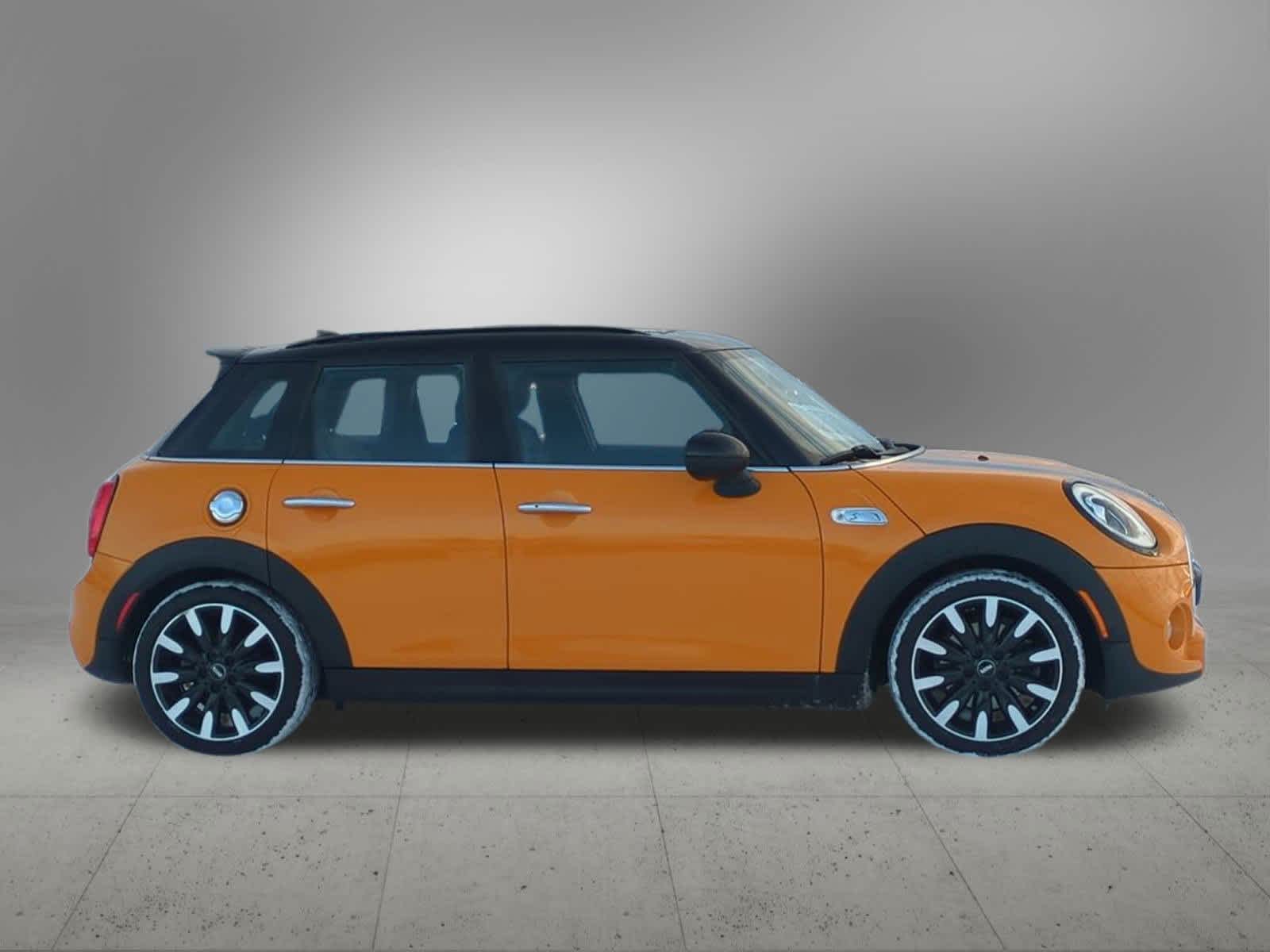 Thumbnail: 2017 MINI Cooper Hardtop - 7