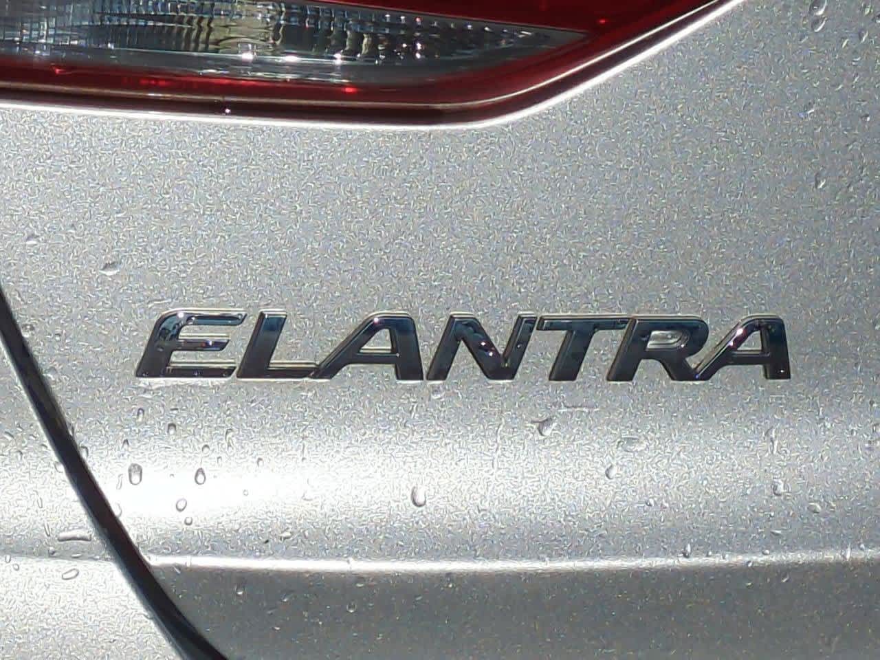 Thumbnail: 2018 Hyundai Elantra - 11