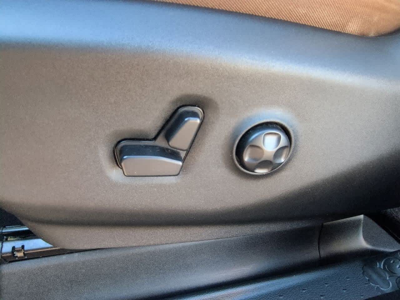 Thumbnail: 2020 Chrysler Pacifica - 17