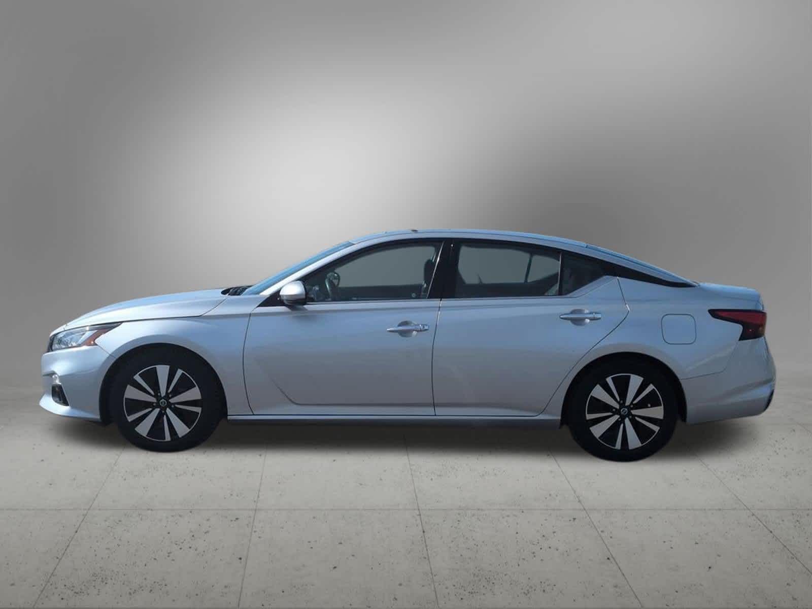 Thumbnail: 2019 Nissan Altima - 3