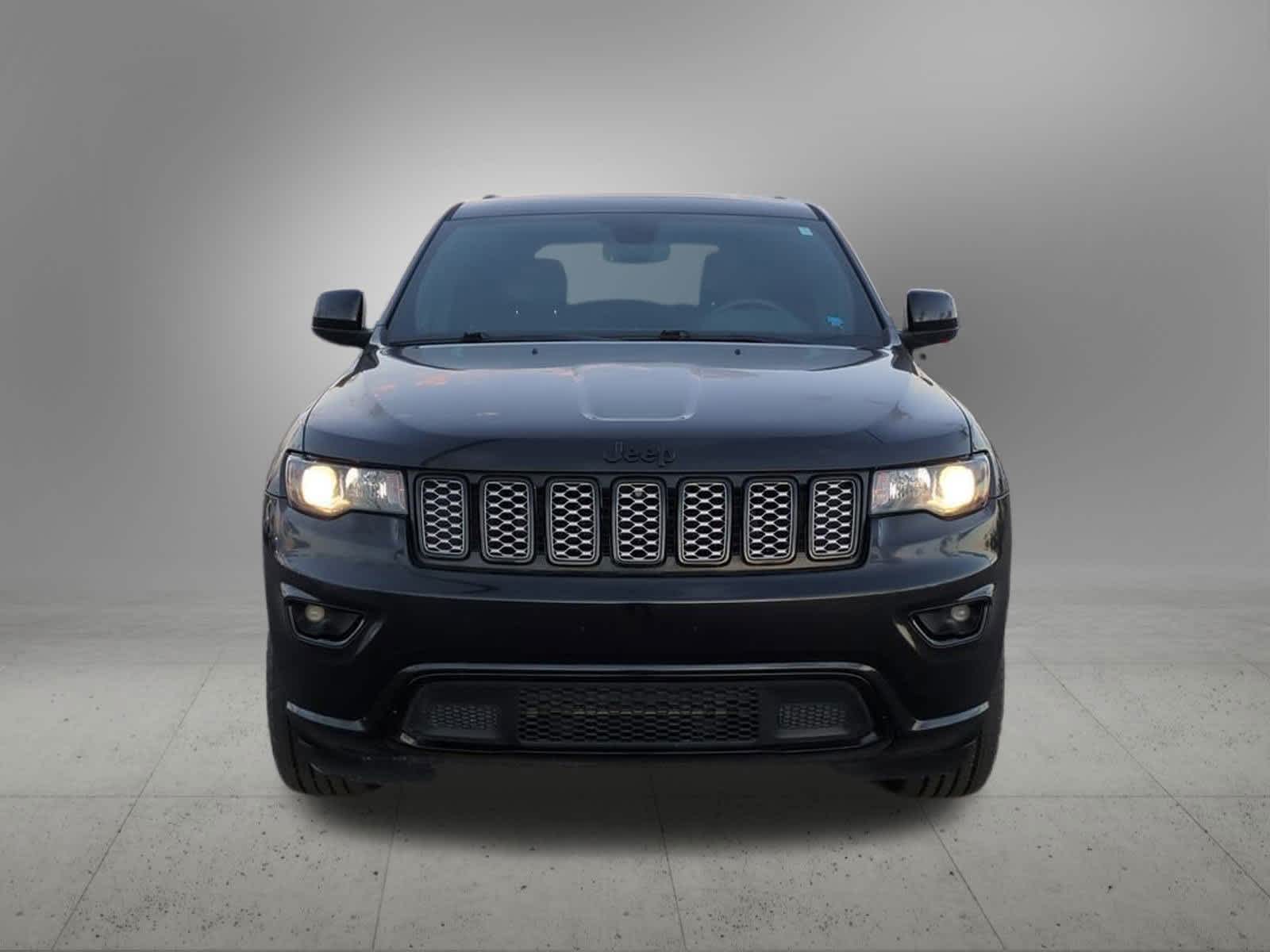 Thumbnail: 2018 Jeep Grand Cherokee - 9