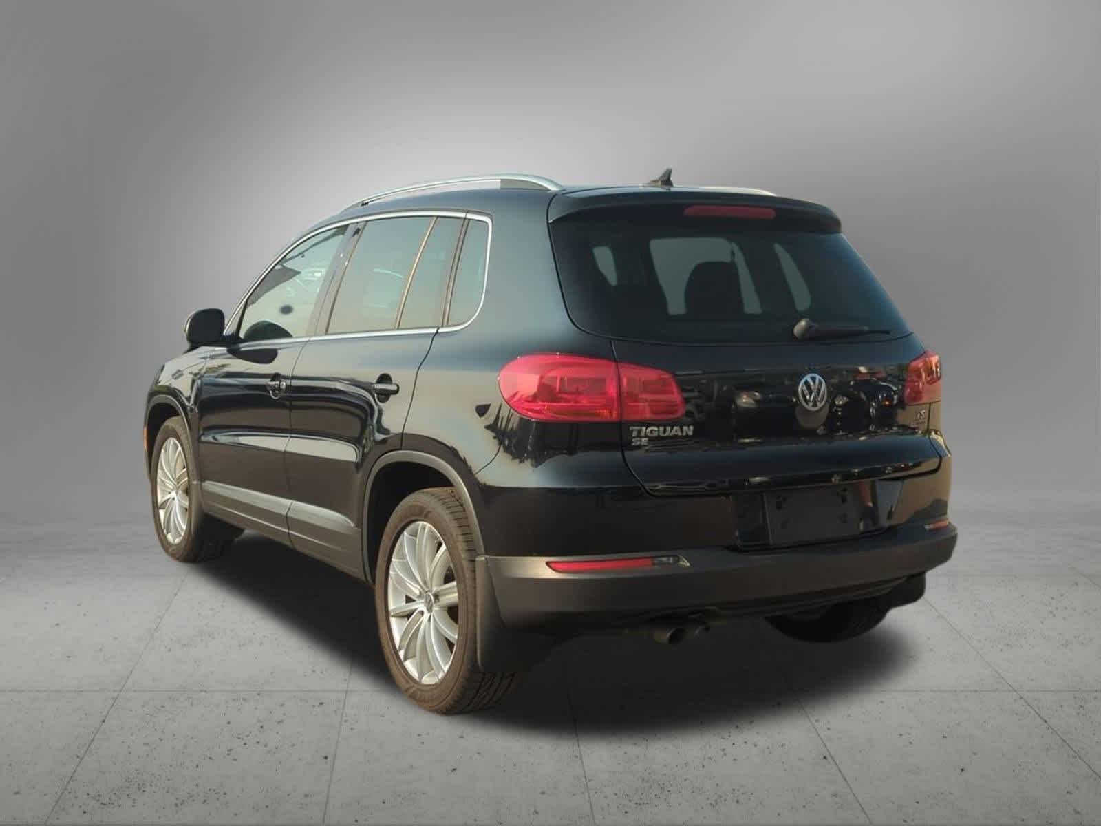 Thumbnail: 2016 Volkswagen Tiguan - 4