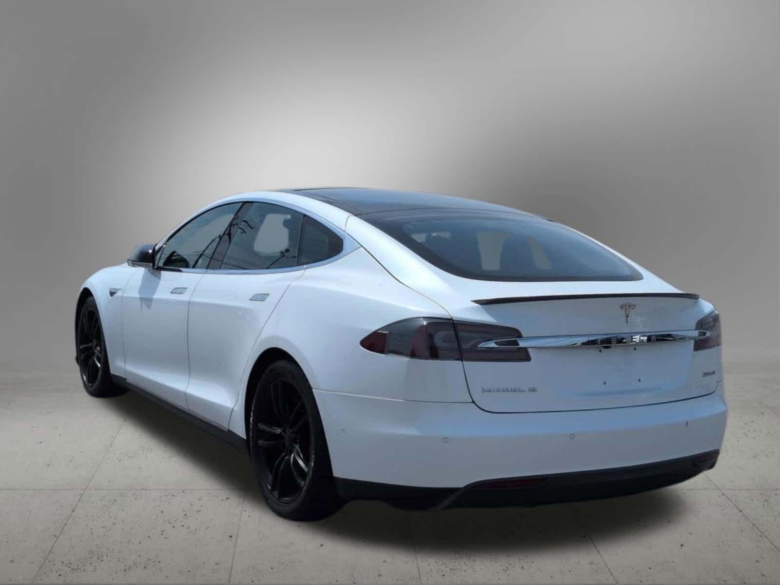 Thumbnail: 2015 Tesla Model S - 4