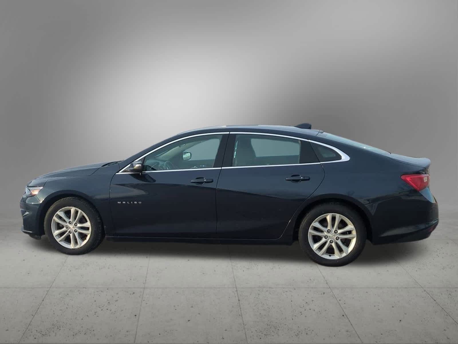 Thumbnail: 2016 Chevrolet Malibu - 3