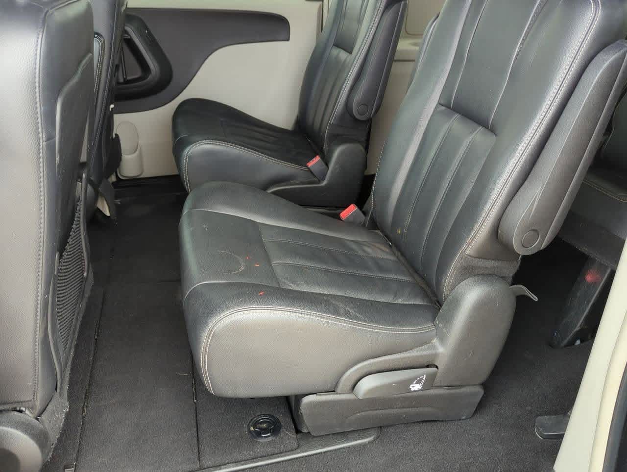 2014 Chrysler Town & Country Touring 17