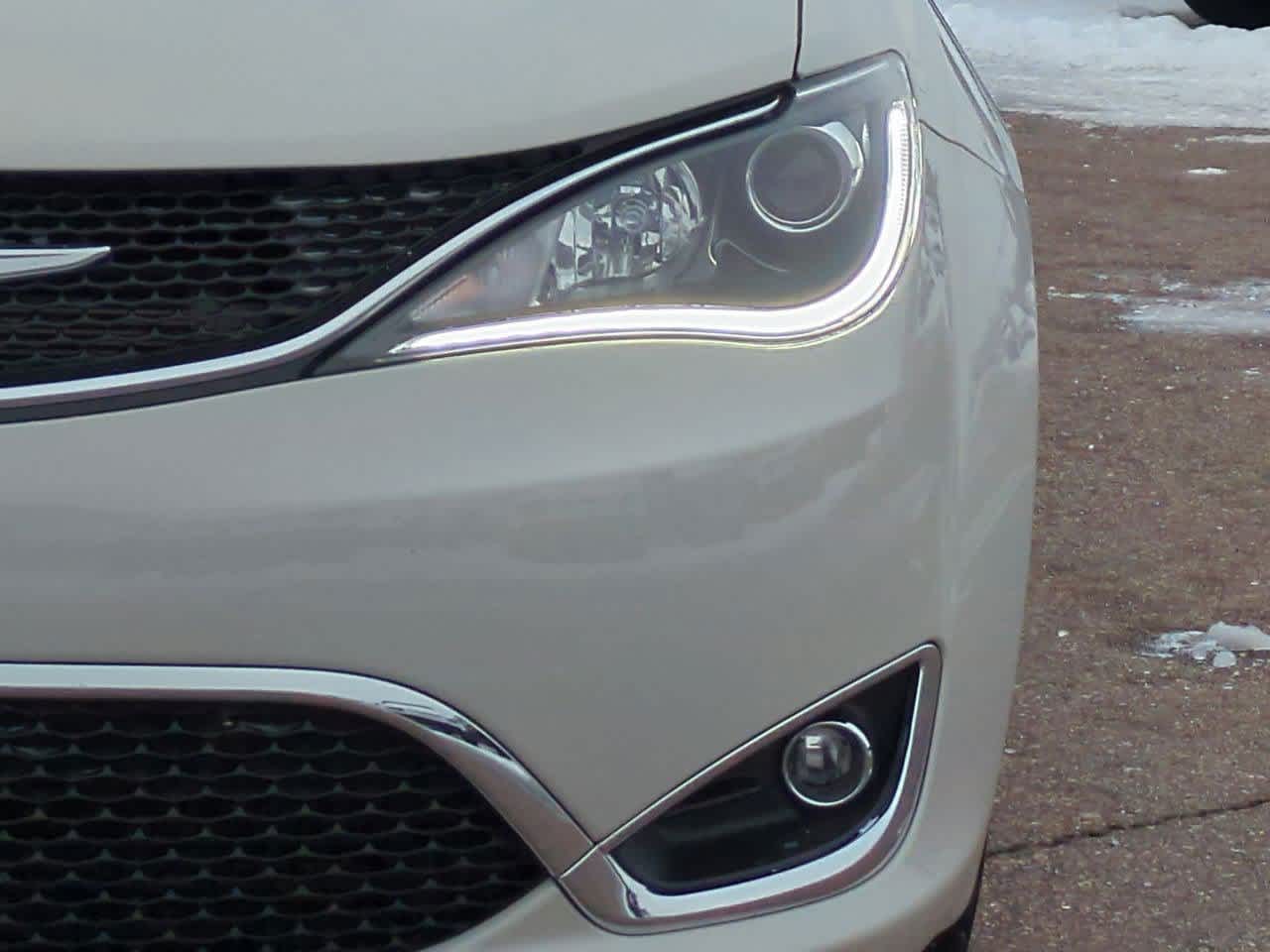 Thumbnail: 2020 Chrysler Pacifica - 10