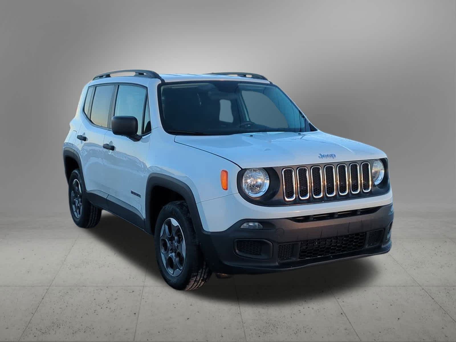 Thumbnail: 2017 Jeep Renegade - 8