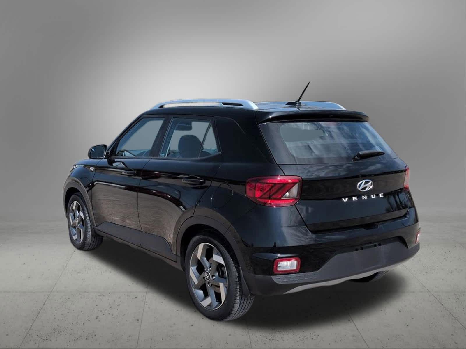 Thumbnail: 2023 Hyundai Venue - 4