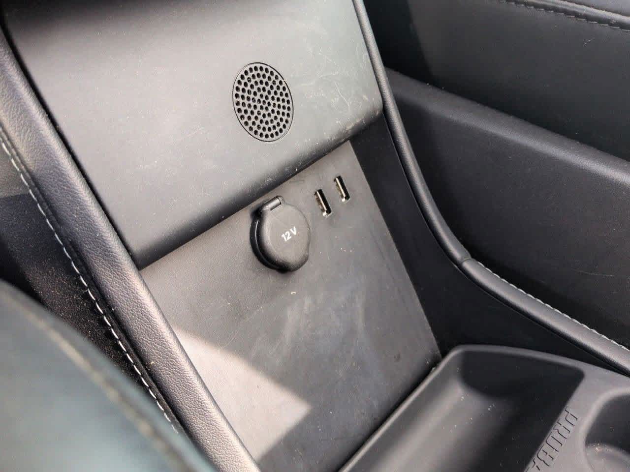 Thumbnail: 2015 Tesla Model S - 29