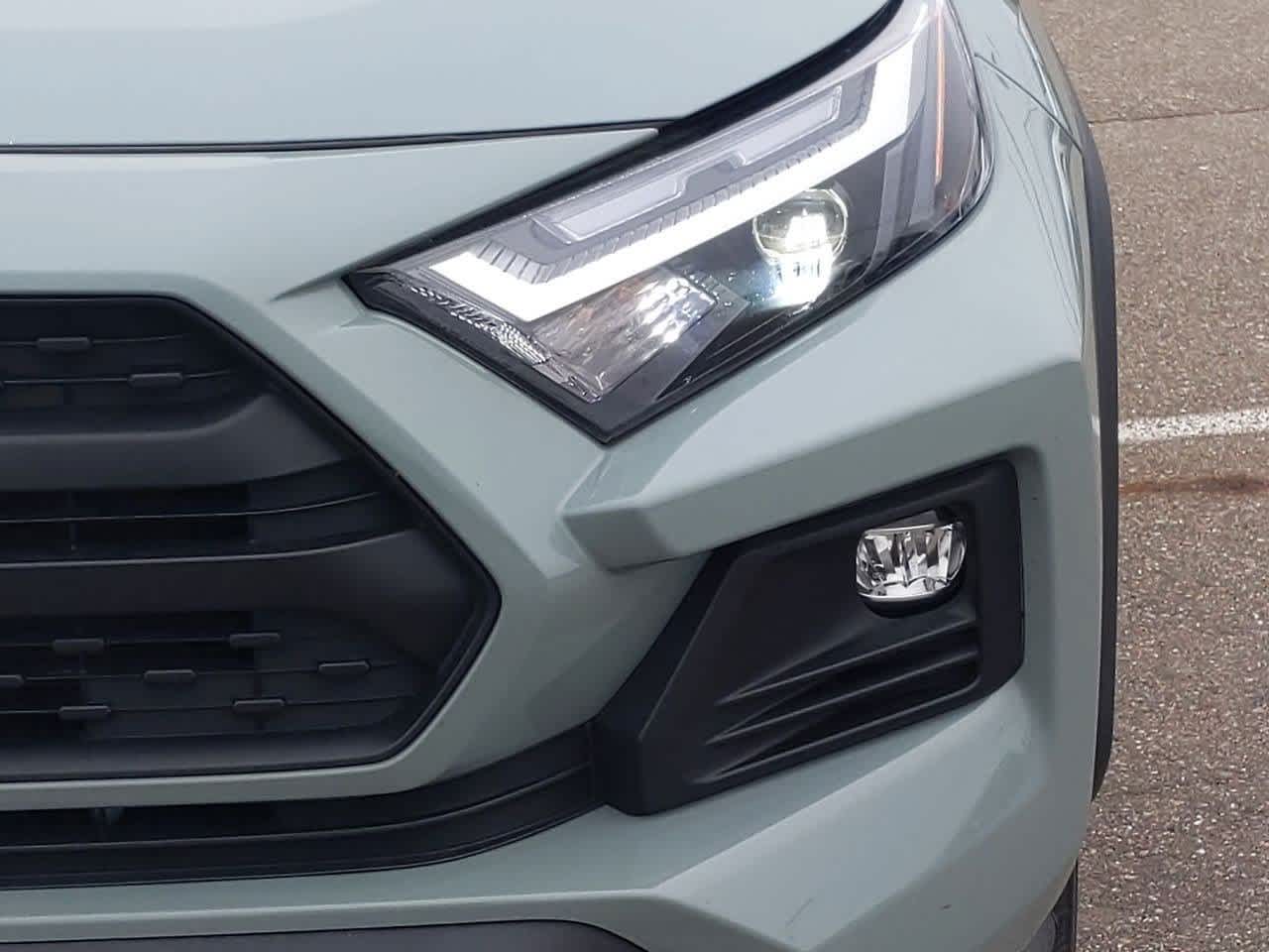 Thumbnail: 2022 Toyota RAV4 - 10