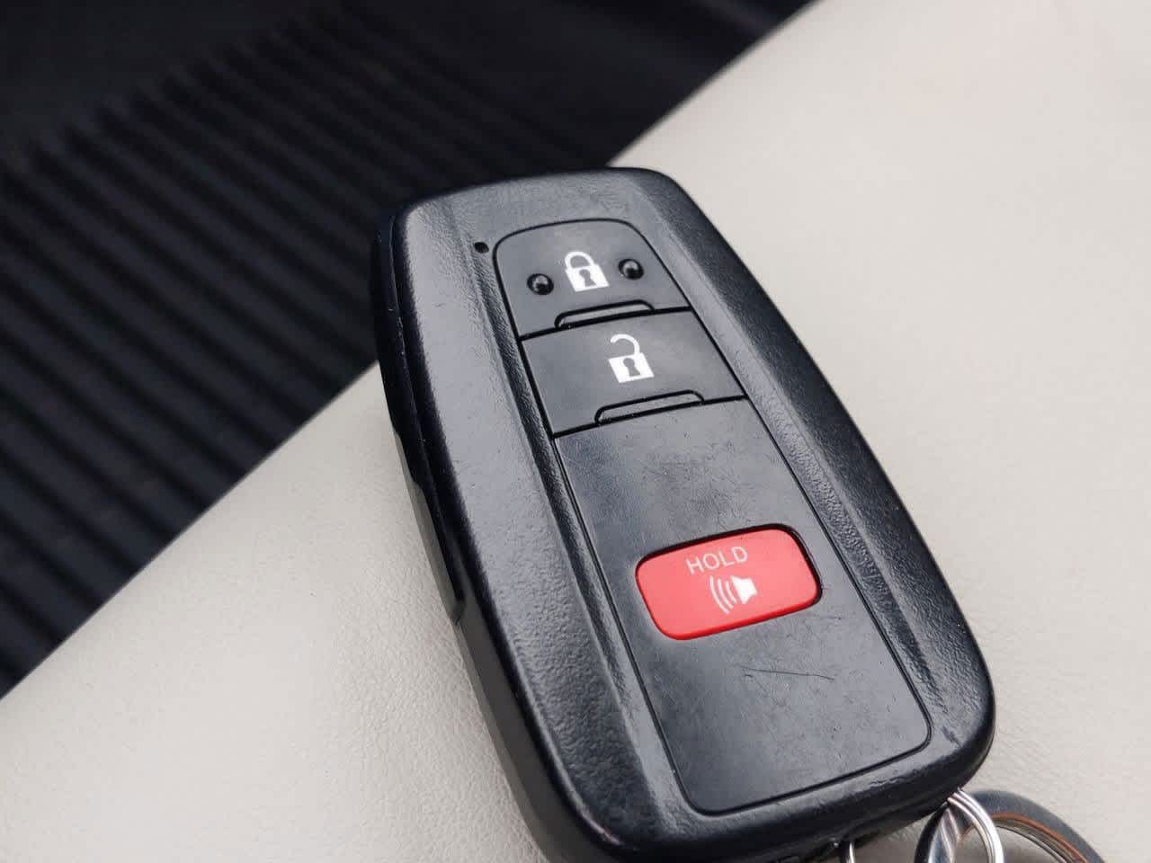 Thumbnail: 2022 Toyota RAV4 - 33