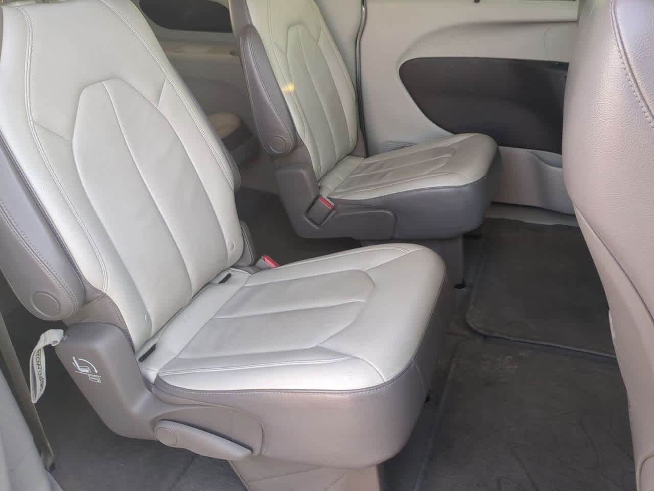 Thumbnail: 2017 Chrysler Pacifica - 19