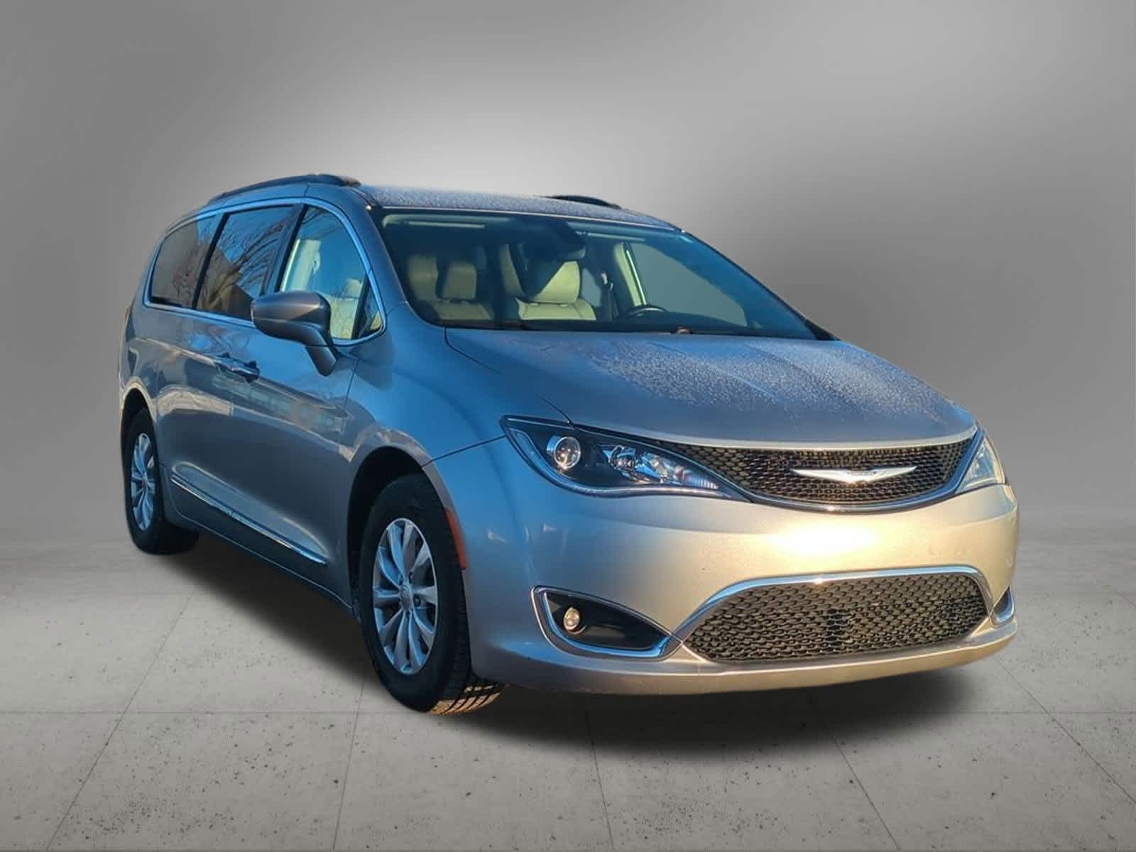 Thumbnail: 2017 Chrysler Pacifica - 8