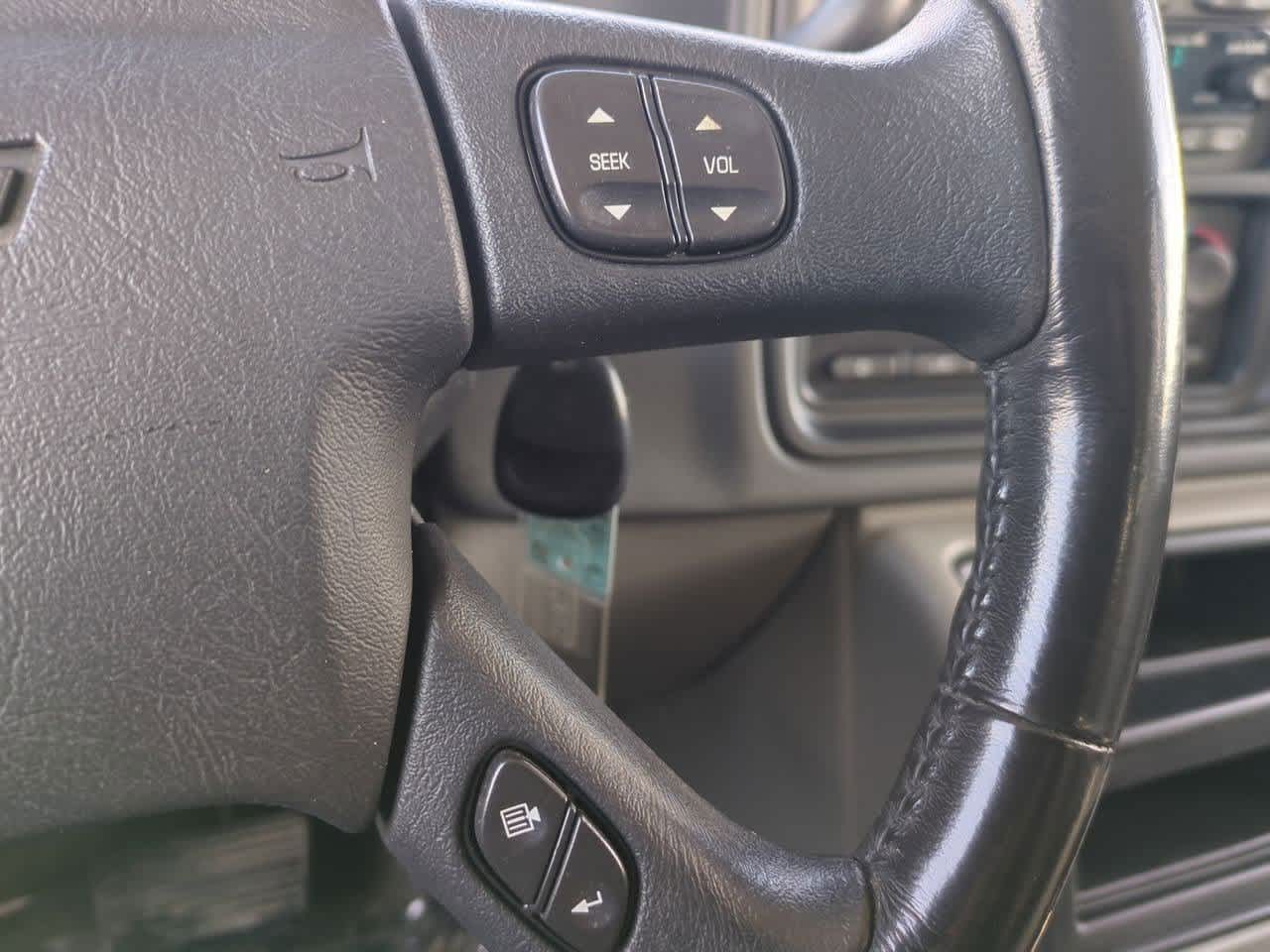 Thumbnail: 2003 Chevrolet Tahoe - 24