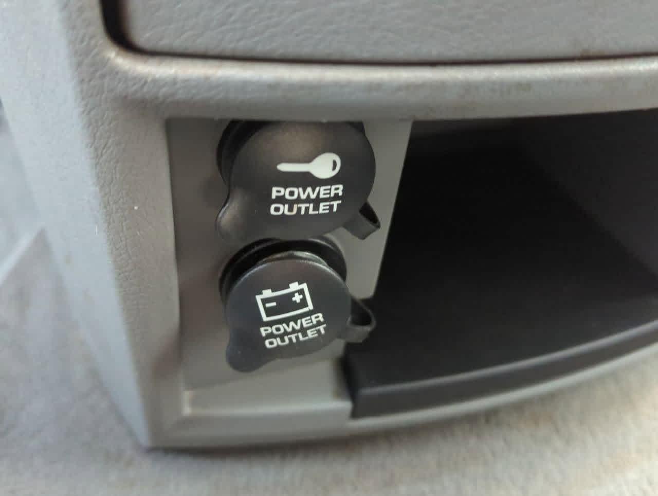 Thumbnail: 2010 Chrysler Town & Country - 24