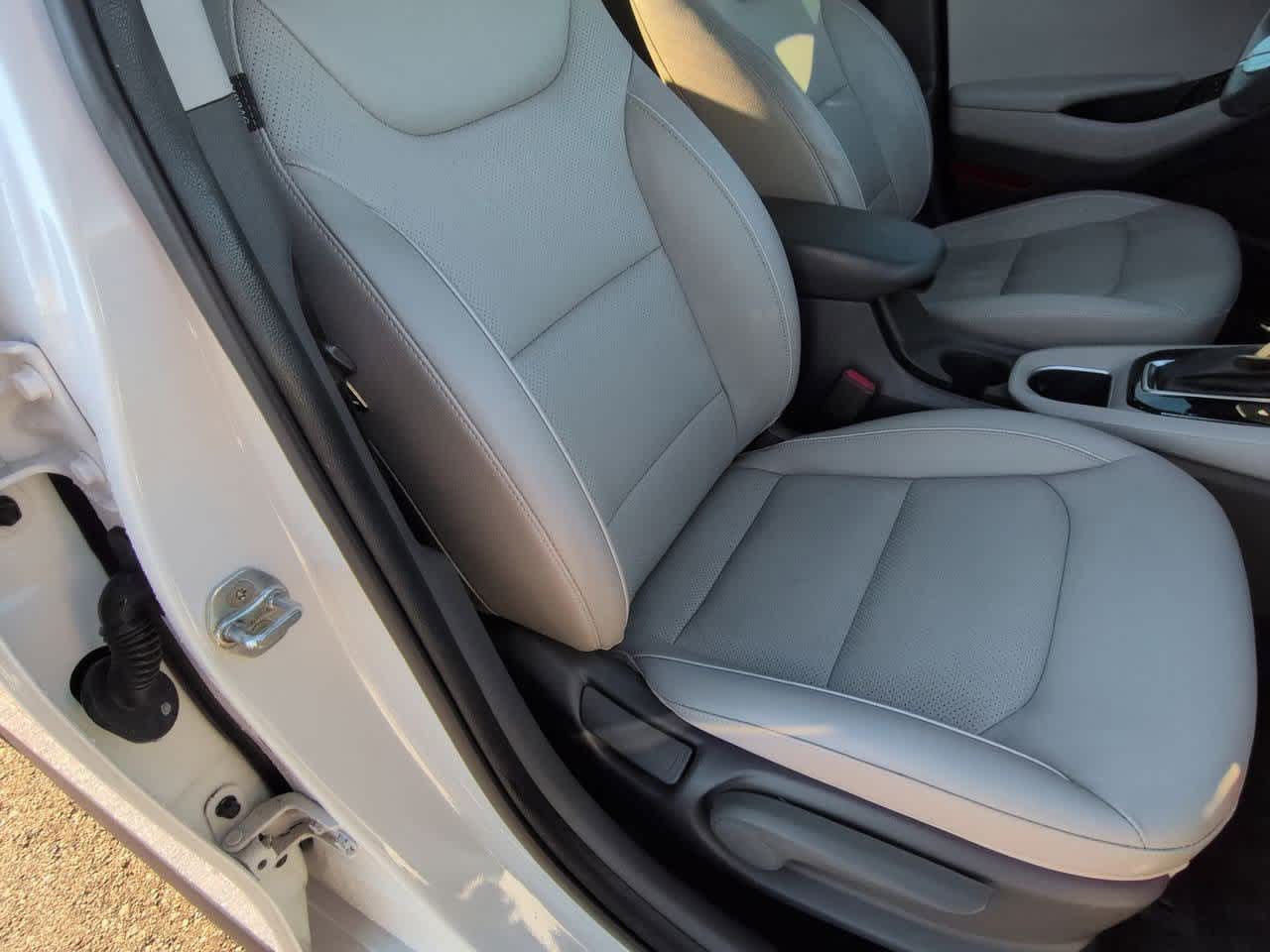 Thumbnail: 2018 Hyundai Ioniq - 22