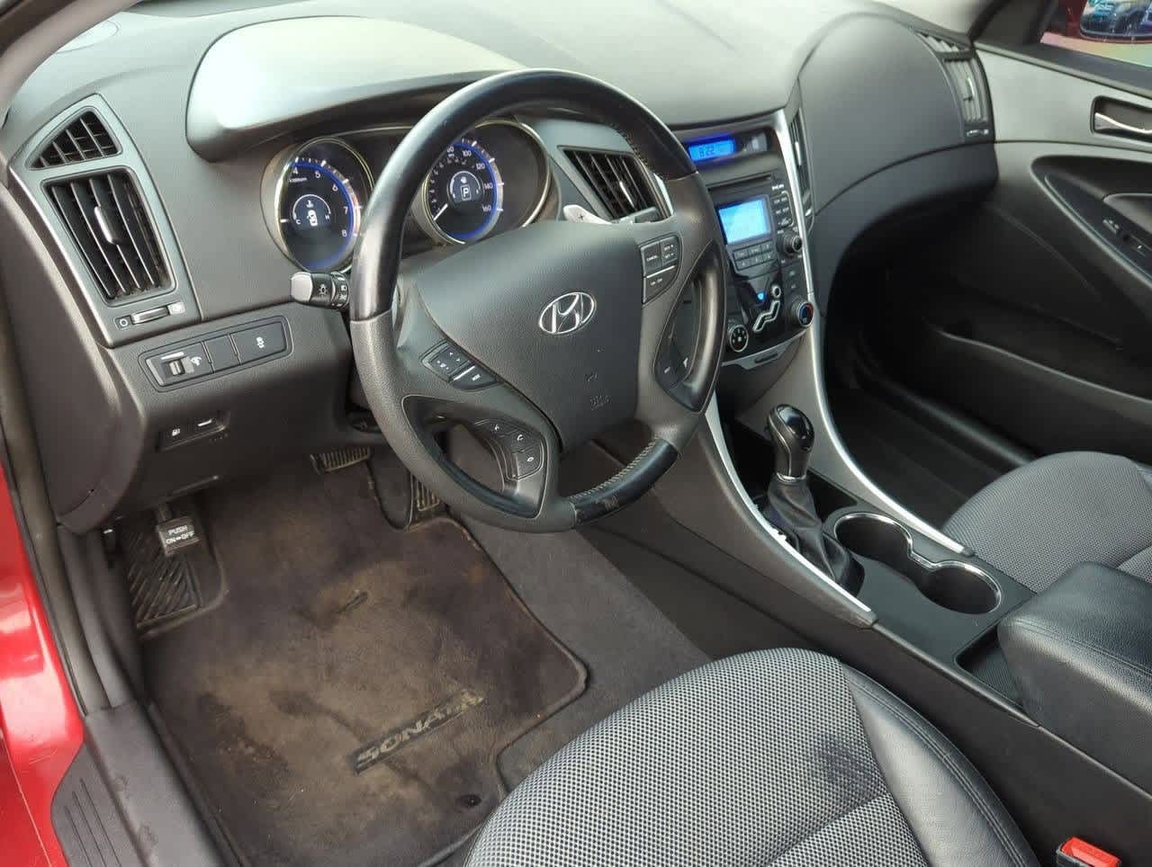 2011 Hyundai Sonata SE 2