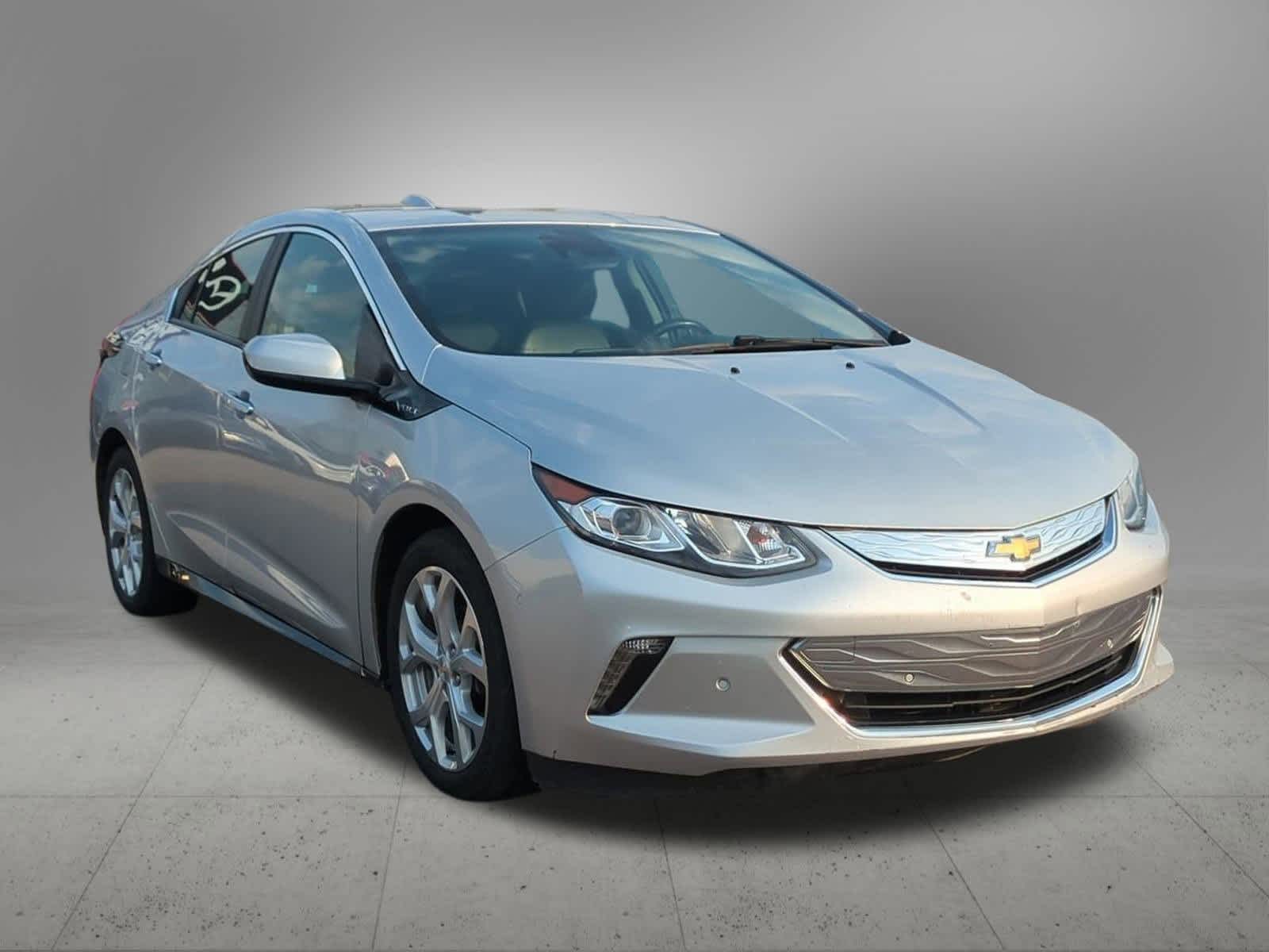 Thumbnail: 2017 Chevrolet Volt - 8
