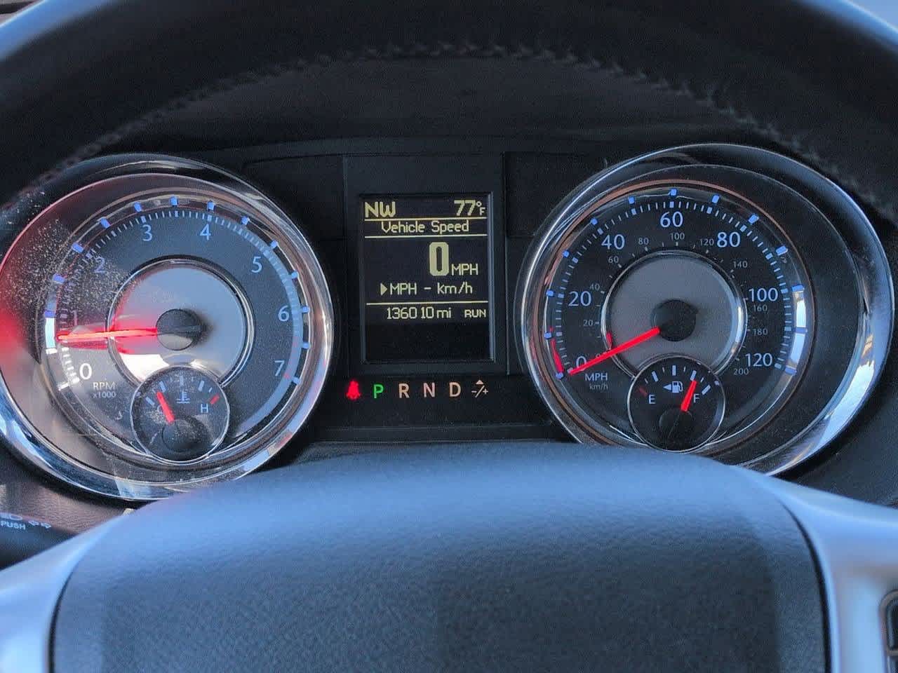 Thumbnail: 2016 Chrysler Town & Country - 31