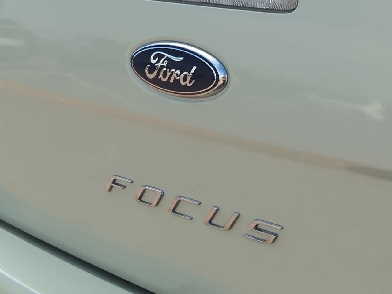 2010 Ford Focus SEL 12