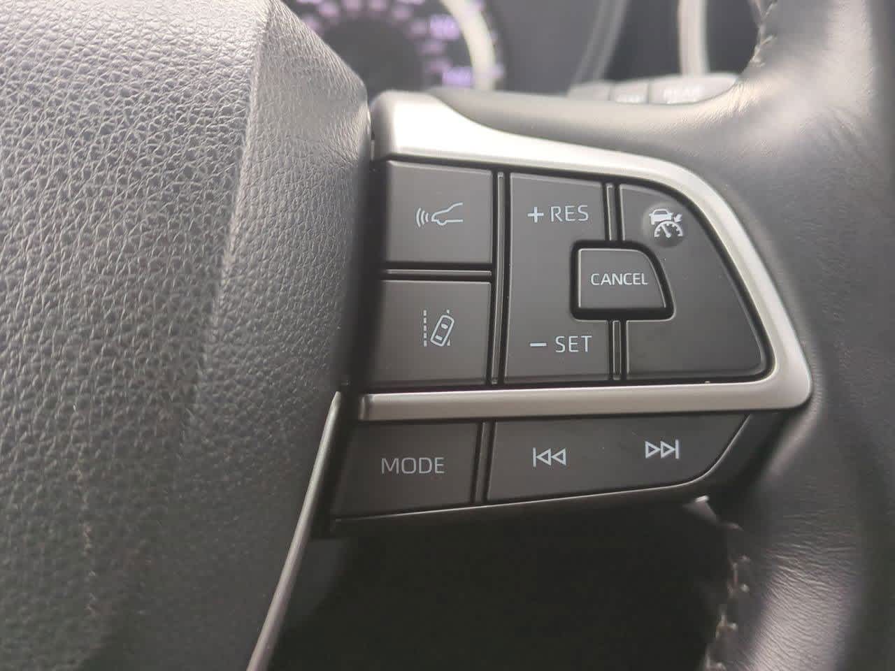 Thumbnail: 2023 Toyota Highlander - 25